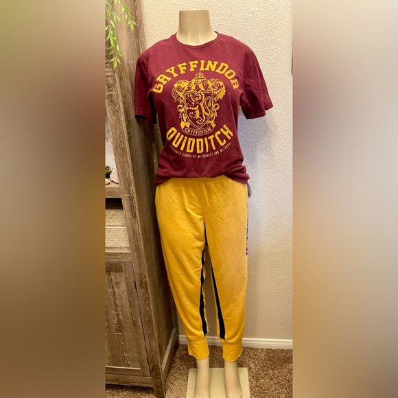 HARRY POTTER Gryffindor Universal Theme Park T-shirt size L - Picture 10 of 10